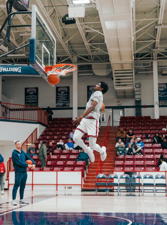 Men's Basketball Stays Perfect